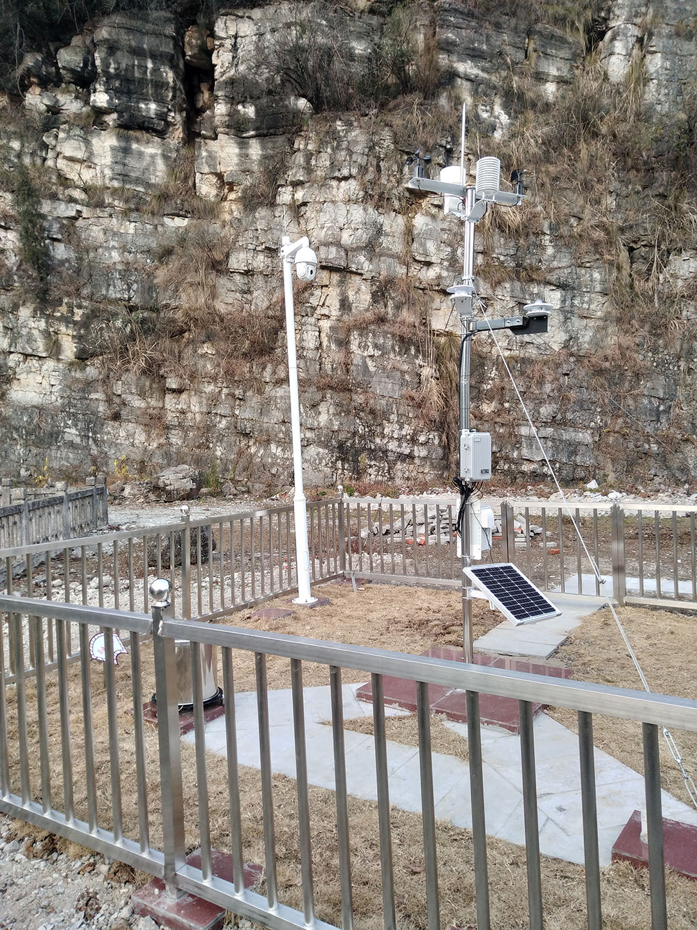 便攜式自動(dòng)氣象站_四川氣象站設(shè)備廠家